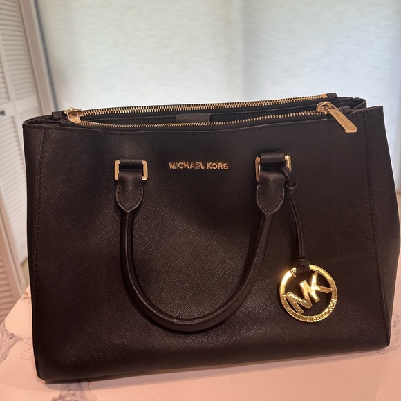 Michael Kors Purse with Crossbody Strap EUC - Picture 3 of 11